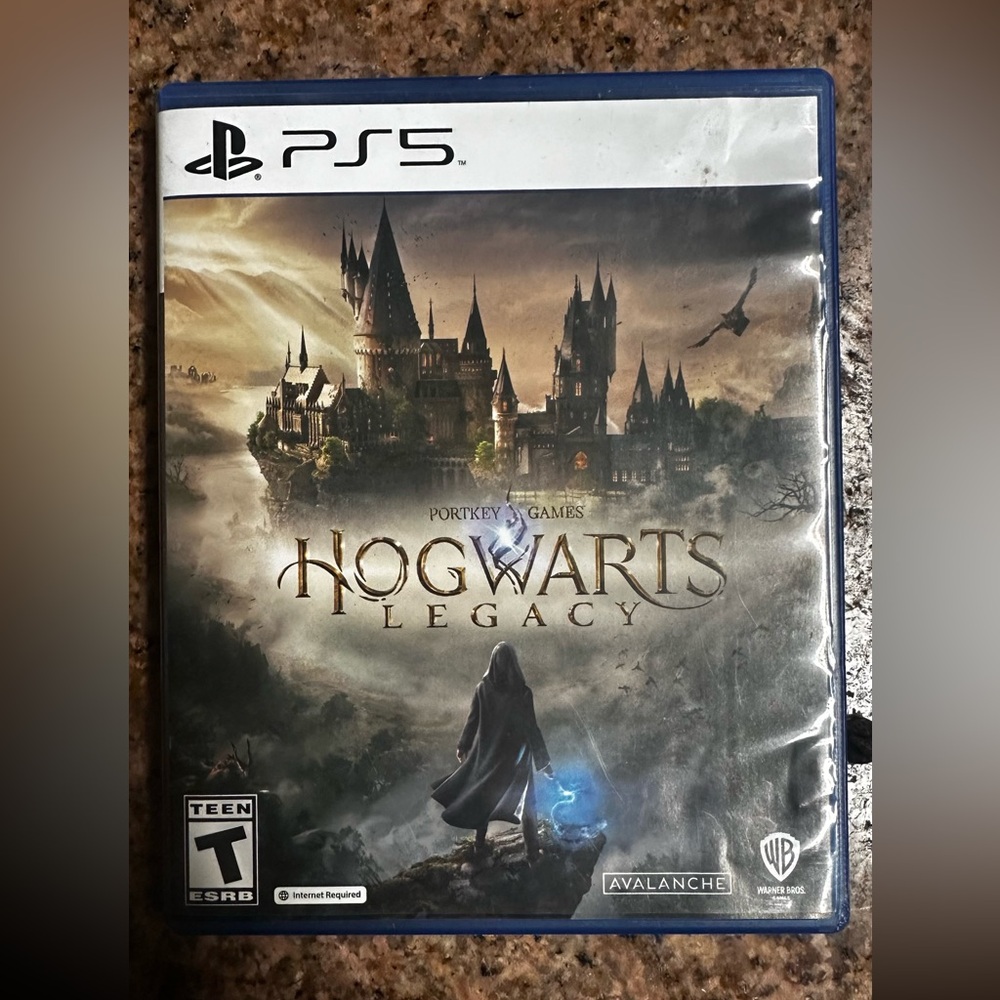 Hogwarts Legacy PS5 Game Opened but never played LIKE NEW
